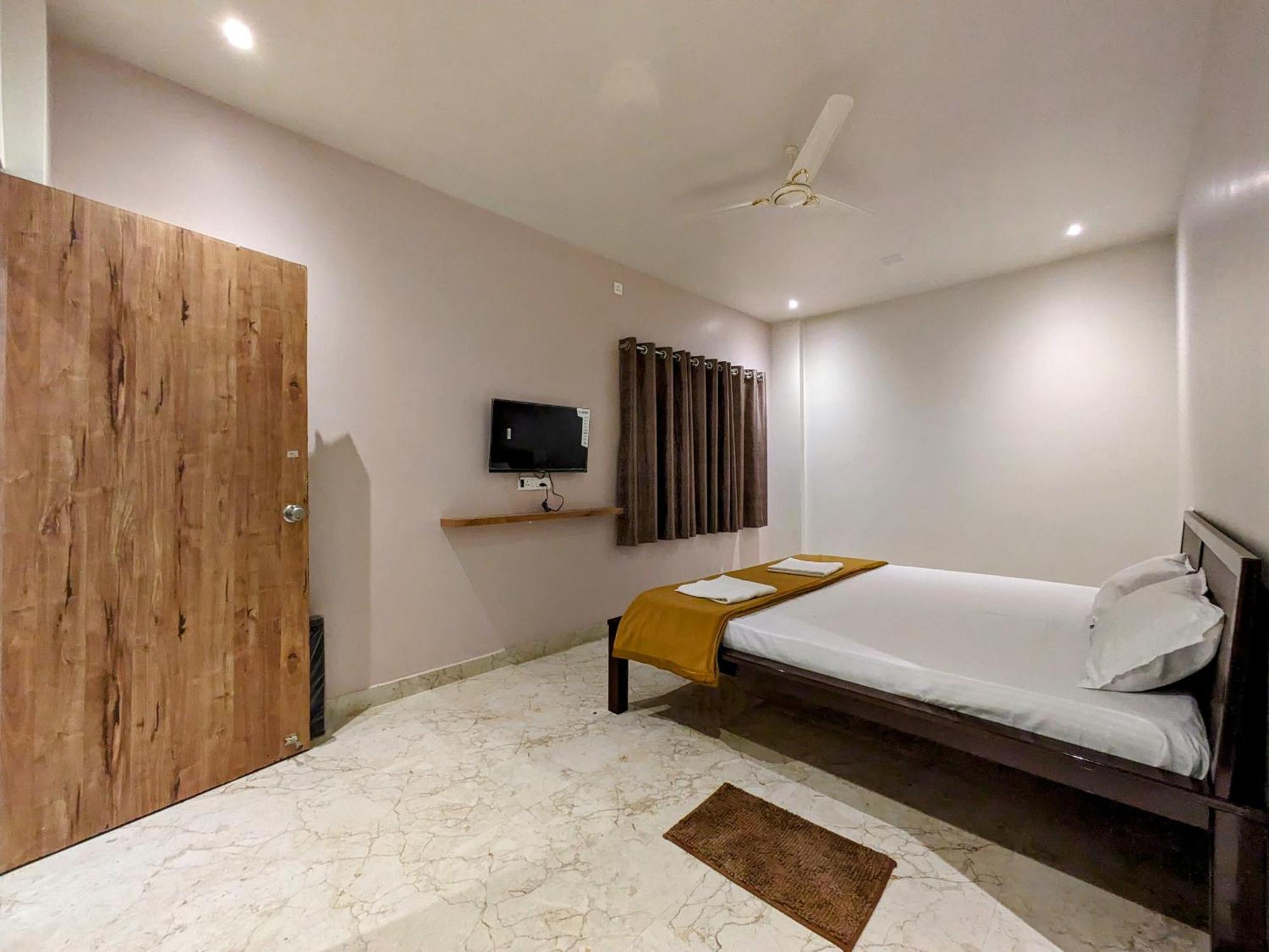 Hotel Madhusudan Executive Kolhapur Exterior photo