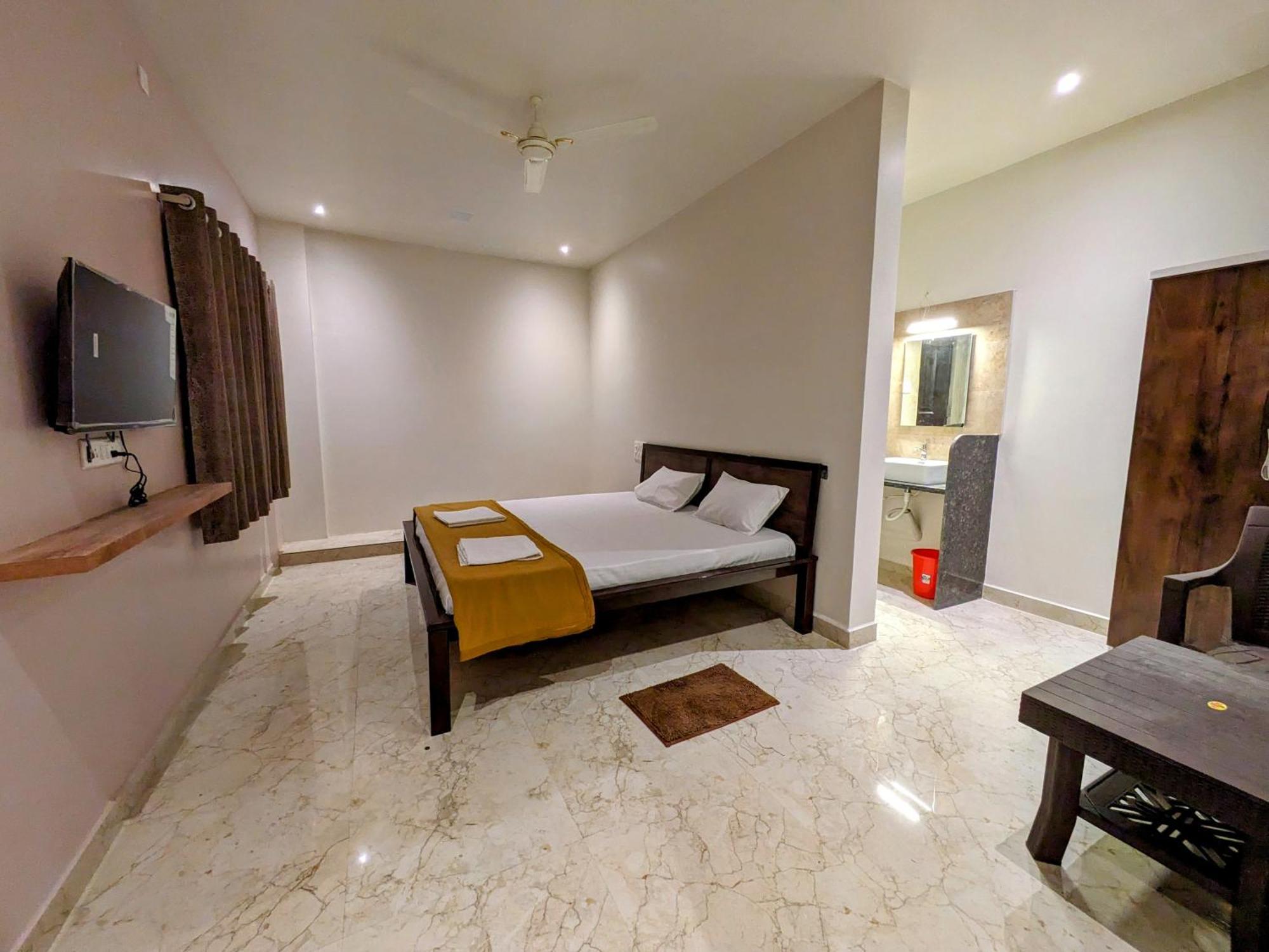 Hotel Madhusudan Executive Kolhapur Exterior photo